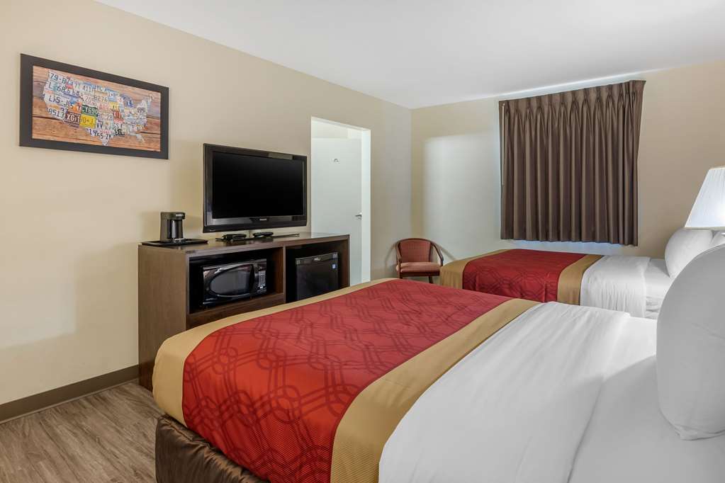 Econo Lodge Inn & Suites Des Moines Fairgrounds Area - photo 10