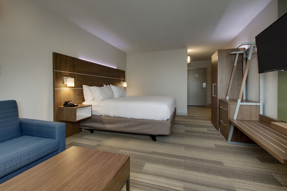 Holiday Inn Express & Suites Wapakoneta by IHG - photo 36