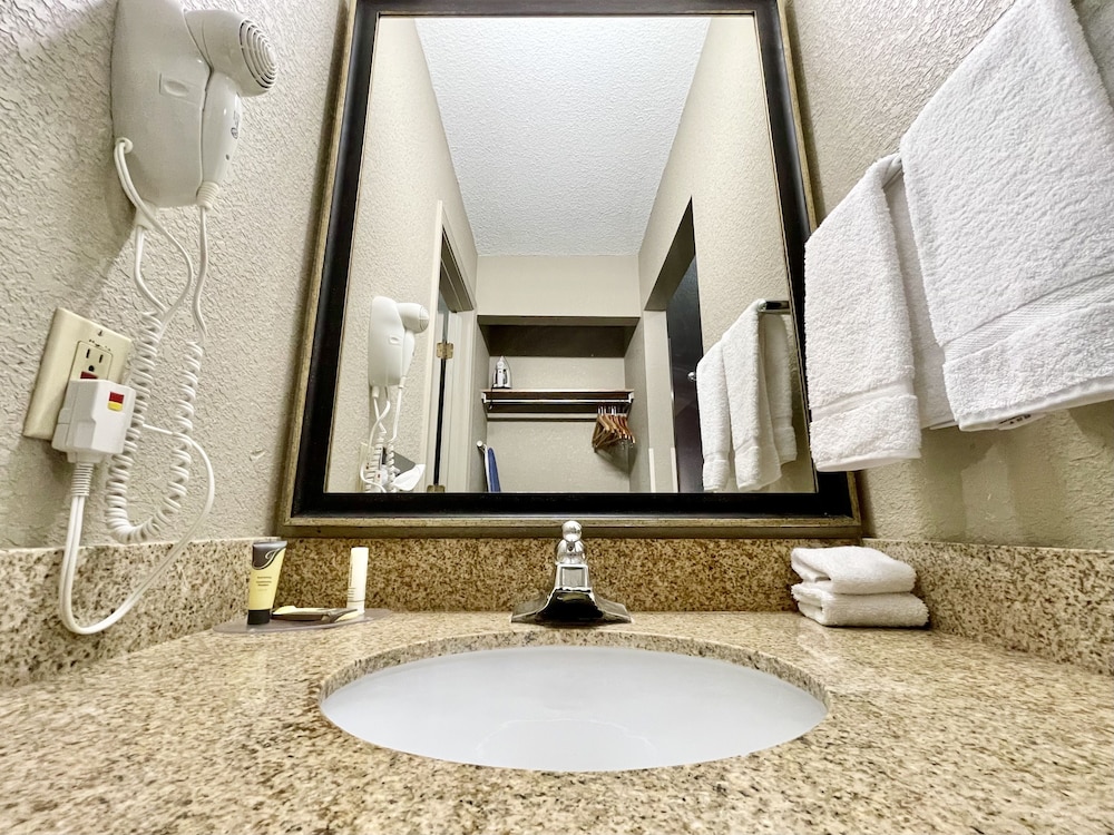 Baymont by Wyndham Fort Wayne Northwest - photo 19