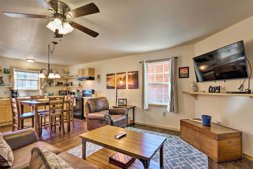 5 Mi To Dtwn Bryson City Cabin with Resort Perks — hotel in Bryson City