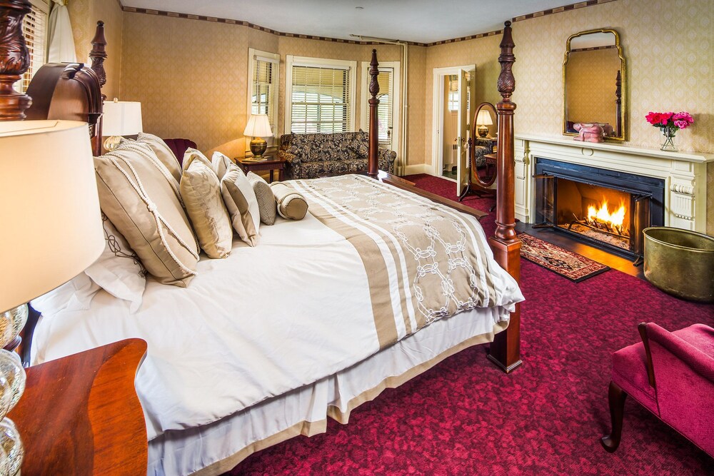 Stonehurst Manor - photo 4