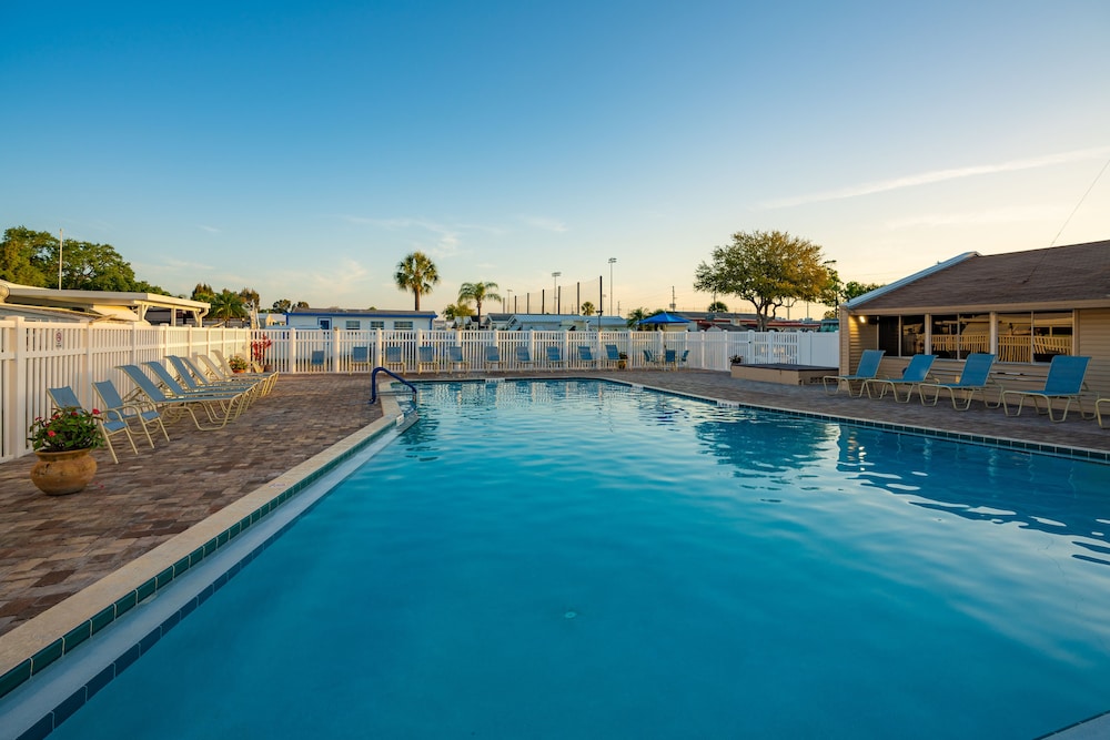 Rainbow Village of Largo — hotel in Largo