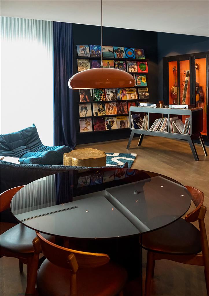 Inspired by the iconic energy of Studio 54 and the smooth legacy of jazz great Lionel Hampton — who once called this hotel home — Studio 45 is a 95qm sanctuary made for those who understand the difference between style and substance.