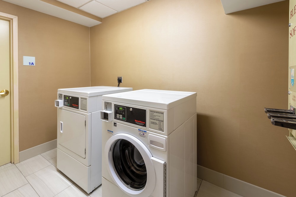 Holiday Inn Express State College at Williamsburg Square by IHG - photo 32