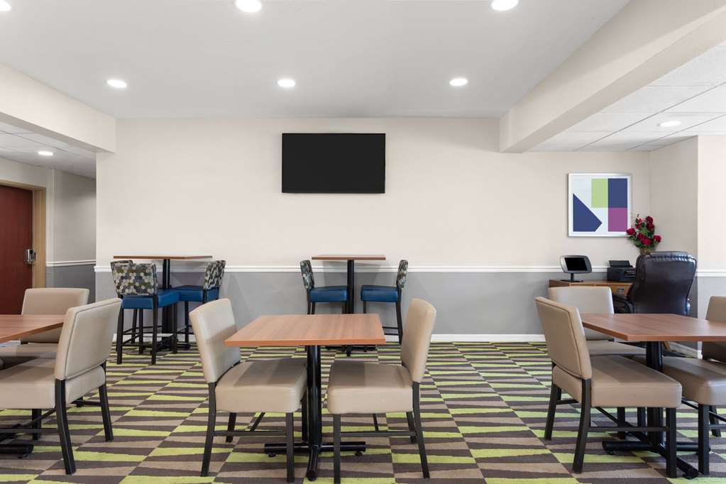 Microtel Inn & Suites by Wyndham Panama City - photo 13