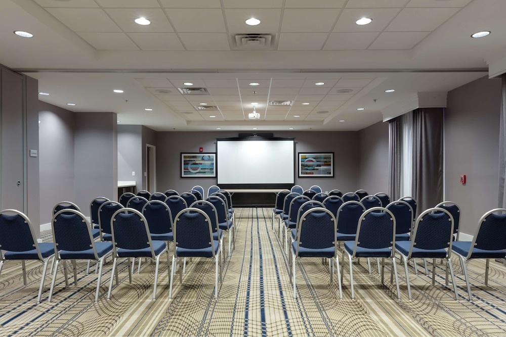 Hampton Inn Emerson LakePoint - photo 25