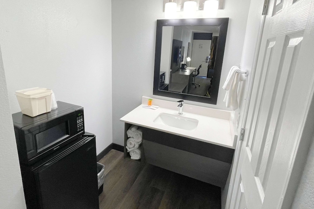 Super 8 by Wyndham Pigeon Forge Downtown - photo 10