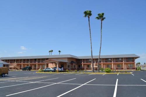 Deluxe Inn and Suites Weslaco - photo 4