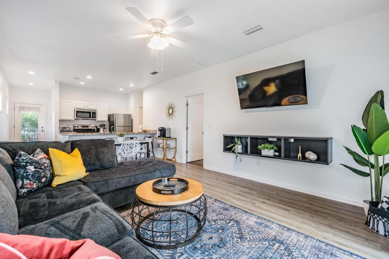 Downtown Tampa Walk to Restaurants Renovated in Tampa, United States