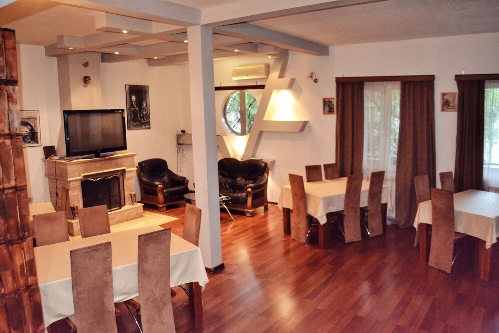 Exclusive Hotel — Tbilisi — photo 2