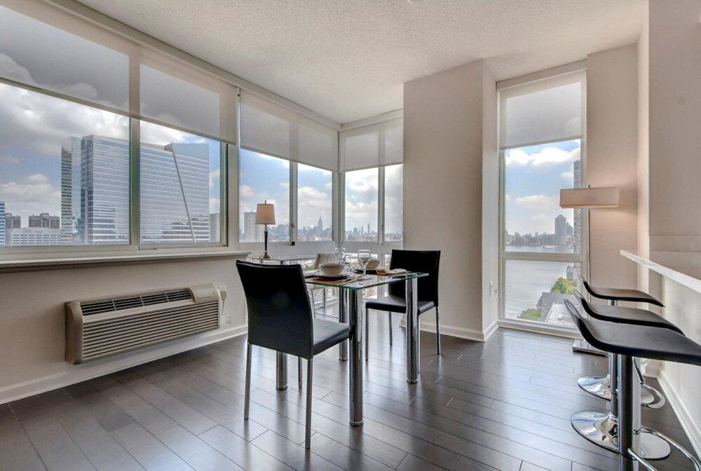 Global Luxury Suites at Newport - photo 11