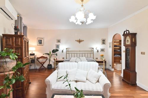 Casa Vacanze Edwige Castello — 4-Star Luxury Hotel in Cagliari, Italy
