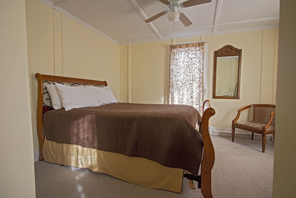 The Woodbine Inn - photo 13