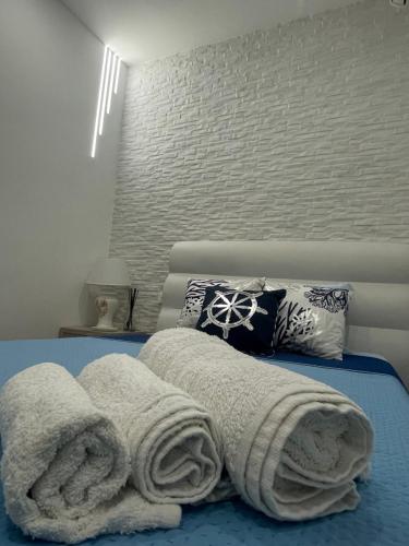 L Arco di Athena in Siracusa, Italy