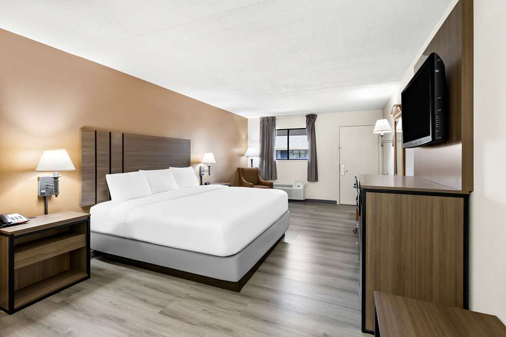 Quality Inn Middleburg Heights near Cleveland Airport - photo 12