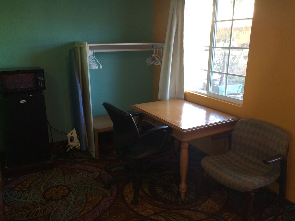 Long Beach Motel - photo 14