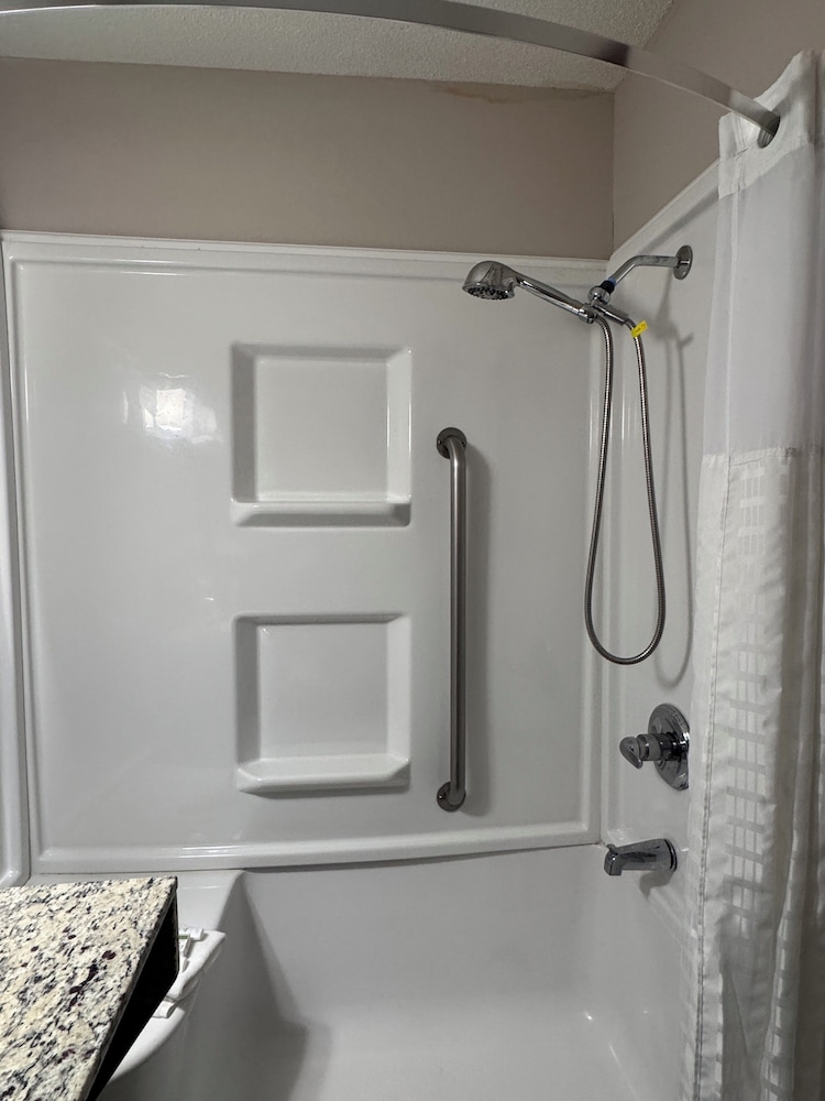 Baymont Inn & Suites by Wyndham Richmond - photo 9