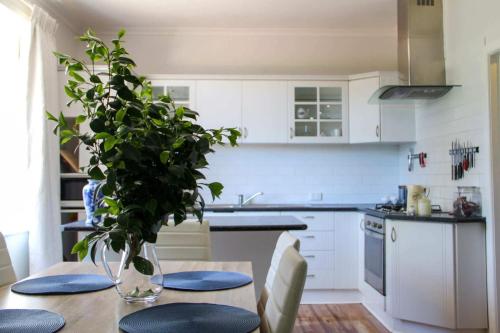 Sunset on Queens Daylesford — carbon neutral stay, Daylesford