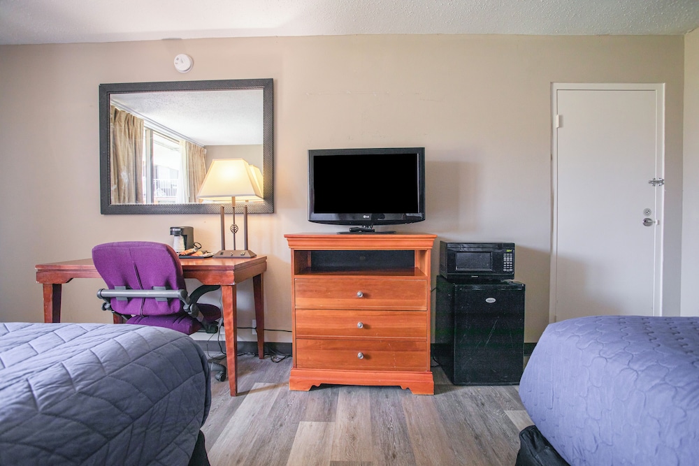 OYO Hotel Greensboro East I 40 - photo 34
