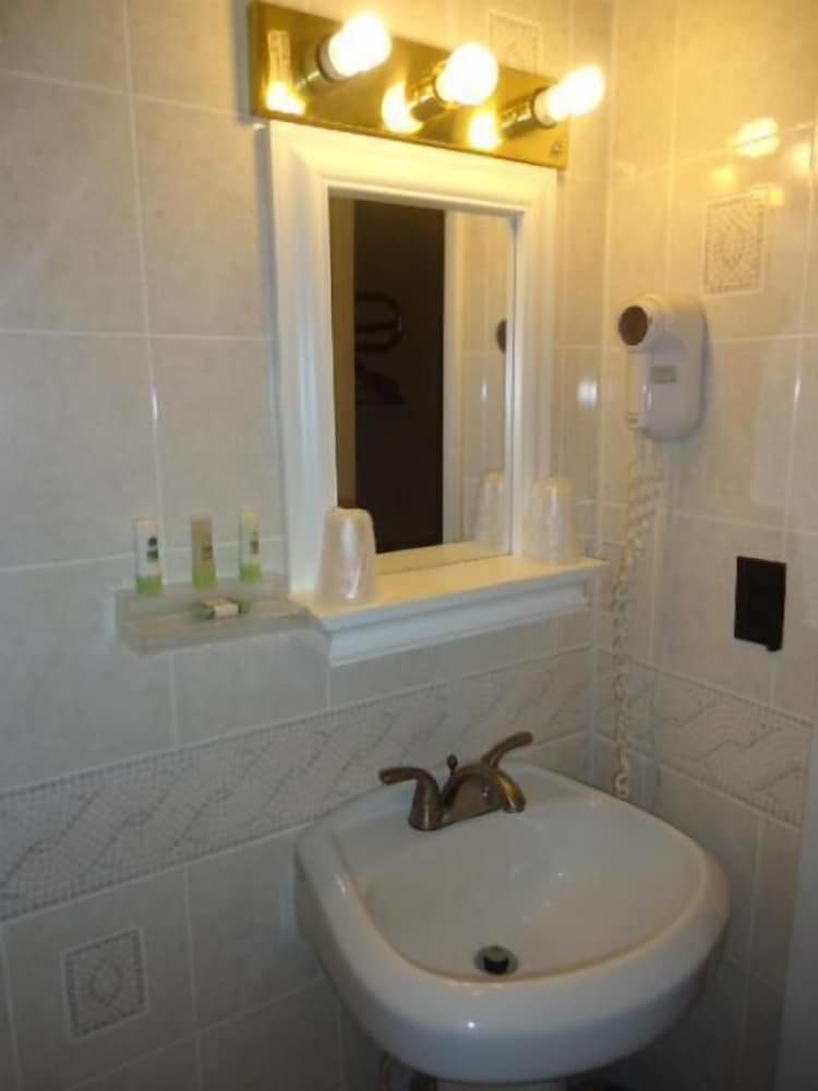Relax Inn Elmira - photo 22