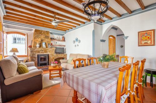 CASAMORA Casa Para Grupos cerca Caminito del Rey — 4-Star Luxury Hotel in Ardales, Spain