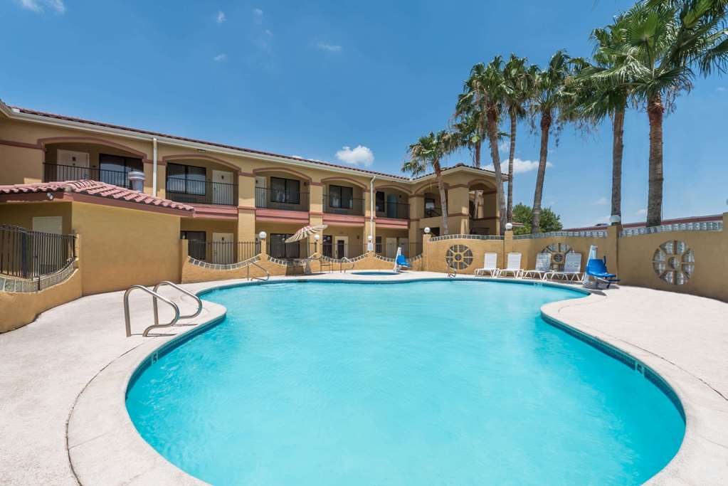 Super 8 by Wyndham Weslaco - photo 4