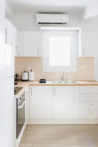 Modern Ground Floor Getaway - last minute hotel in Athens