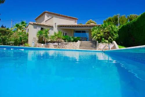 Mas Carpe Diem Contemporain Classee 3 Etoiles Piscine A 400 M De La Mer — Carry Le Rouet