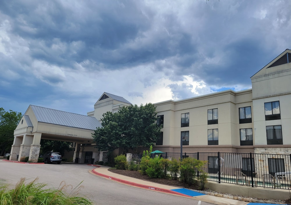 Hampton Inn & Suites Austin Cedar Park Lakeline - photo 47
