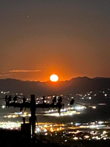 Mountainside Retreat - last minute hotel in Yucca Valley