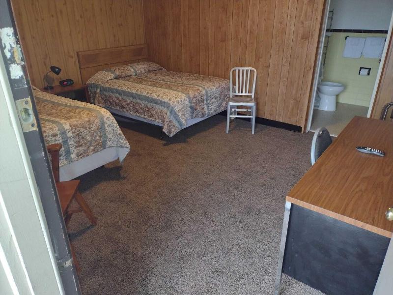Davis Motel - photo 20