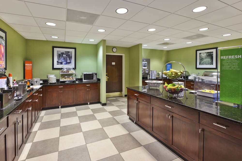 Hampton Inn & Suites Providence Warwick Airport - photo 40