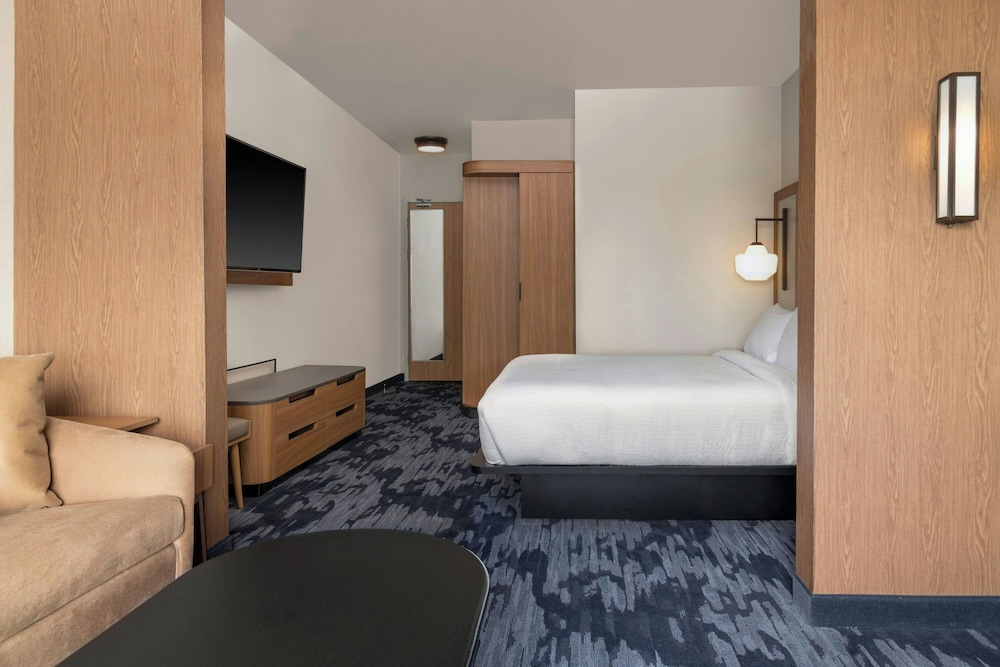 Fairfield by Marriott Inn & Suites Kansas City at The Legends - photo 7