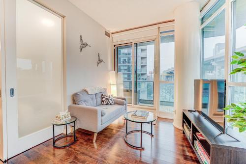 Prime City Pad 2 Bedroom with CN Tower View in Toronto, Canada