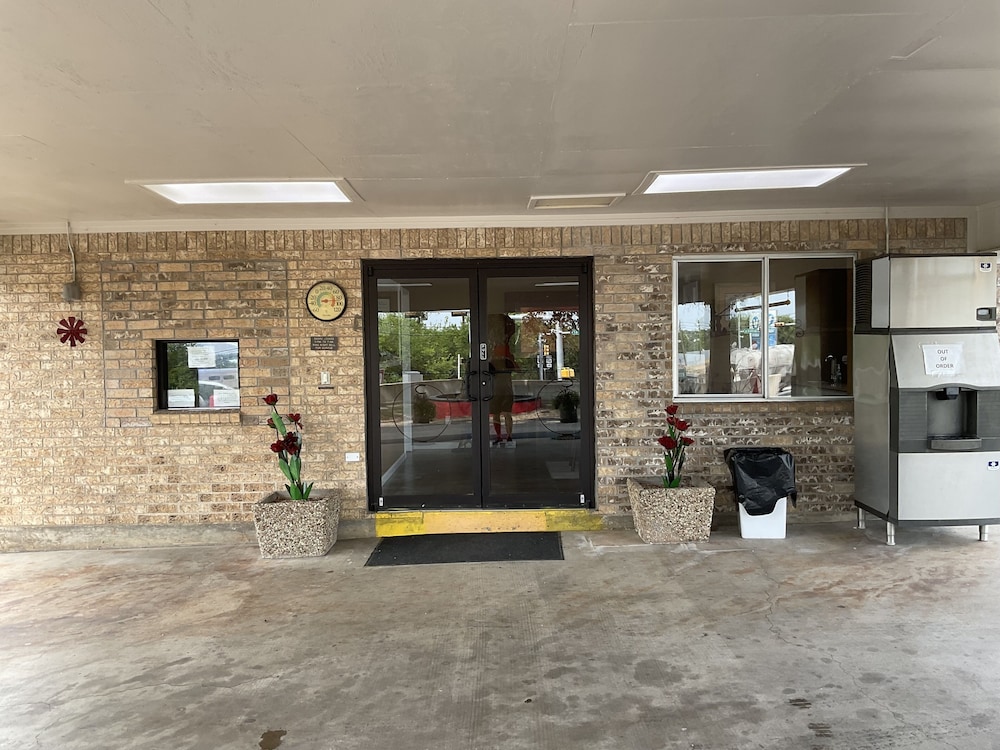 Glen Rose Inn and Suites - photo 14