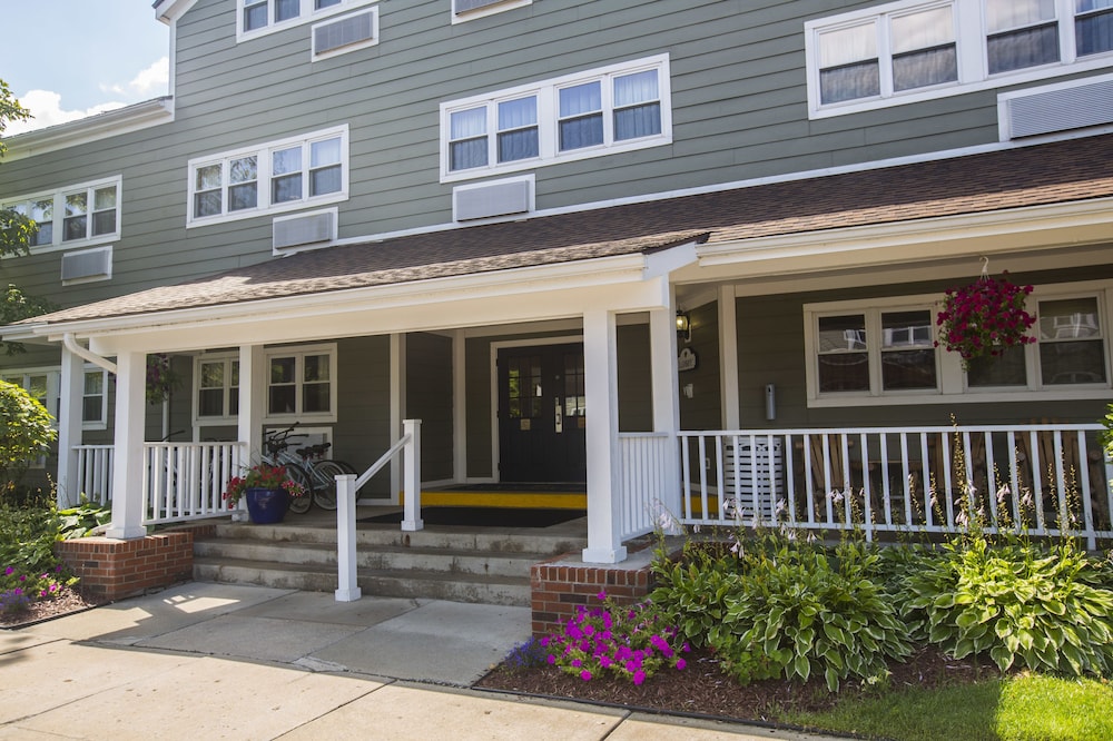 Ivy Court Inn & Suites - photo 40