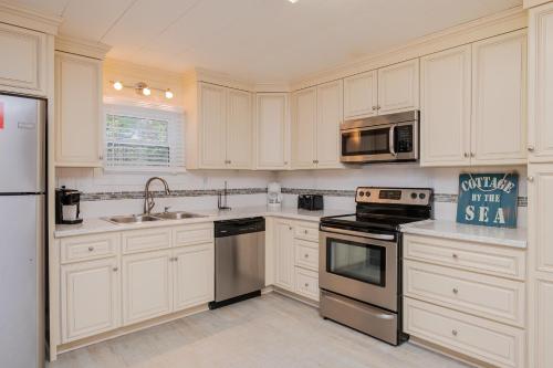 Bill's Place by Oak Island Accommodations - photo 43