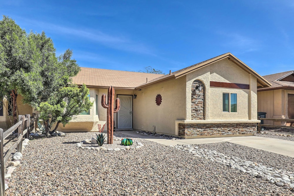Yard and Fire Pit Quiet East Tucson Escape — 4-Star Luxury Hotel in Tucson, United States