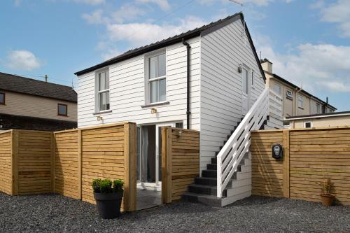 Camellia House Crest Apartment — 4-Star Luxury Hotel in Pwllheli, United Kingdom