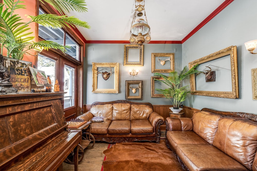 The Dutch Flat Hotel - photo 2