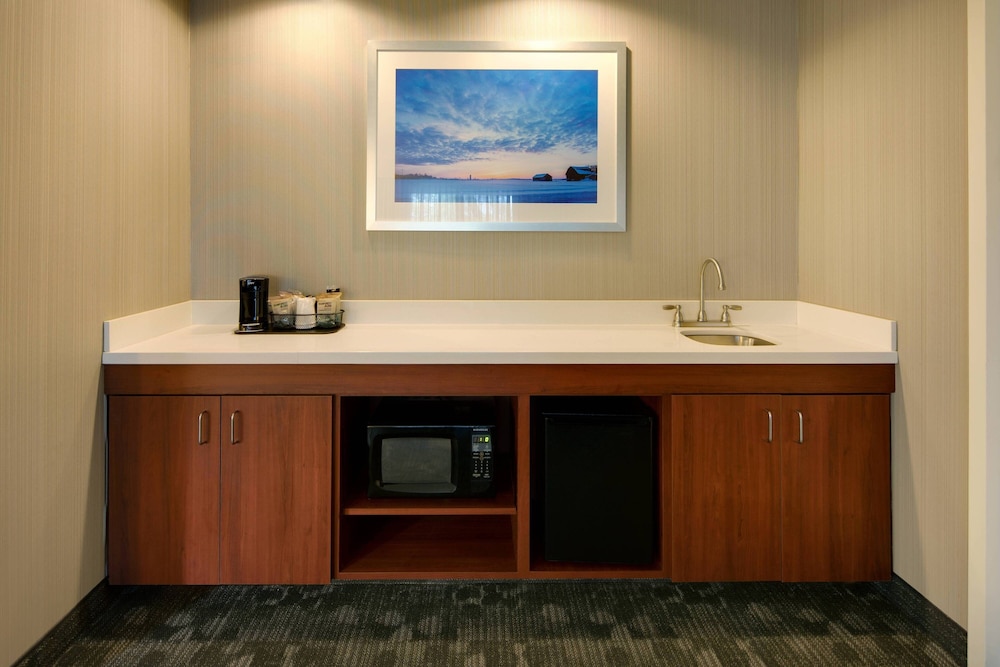 Courtyard by Marriott Grand Rapids Airport - photo 13