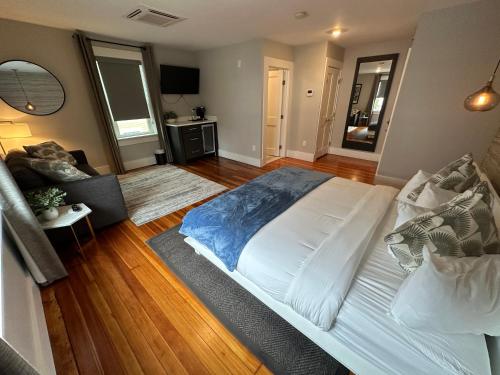 Entire Modern 7 Unit 7 Bath Boutique Inn - photo 16