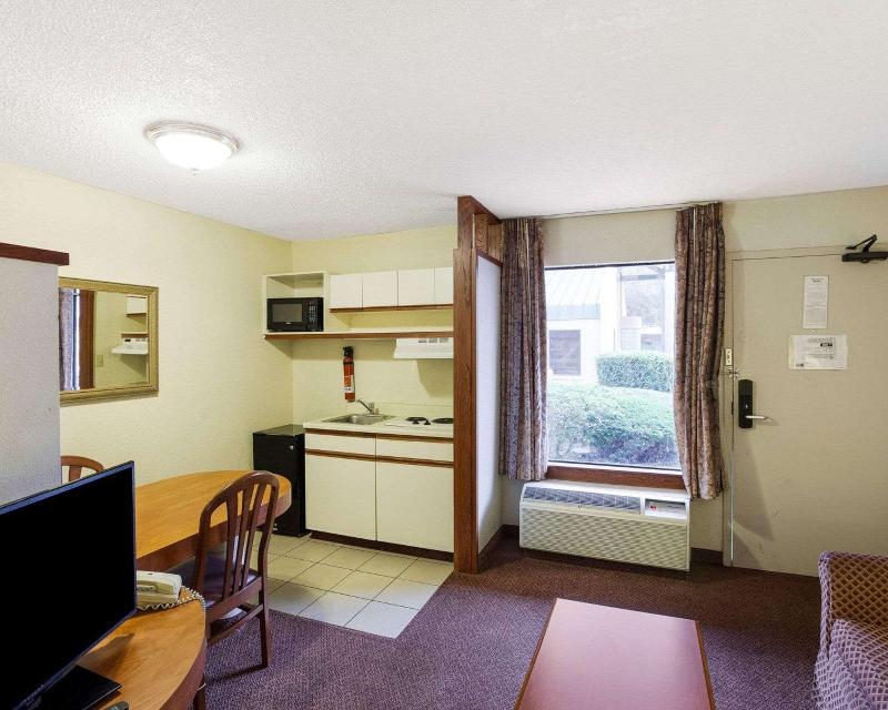 Rodeway Inn & Suites Fiesta Park - photo 27