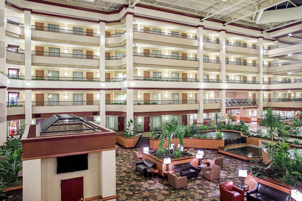 Embassy Suites by Hilton Lexington UK Coldstream - photo 8