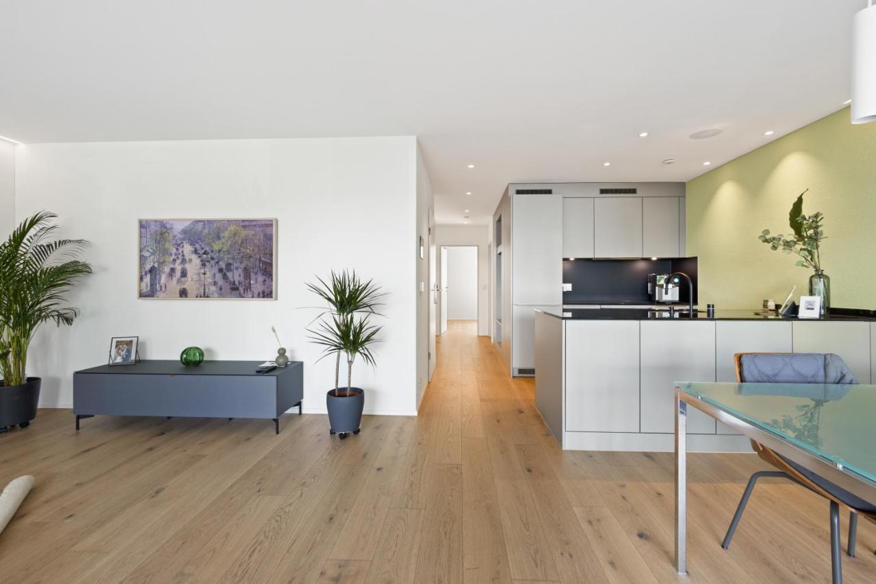 The R Apartment Uetliberg Parken Wallbox — 4-Star Luxury Hotel in Geroldswil, Switzerland