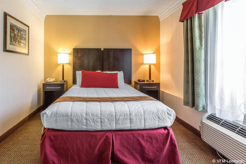 Black Bear Inn & Suites - photo 20