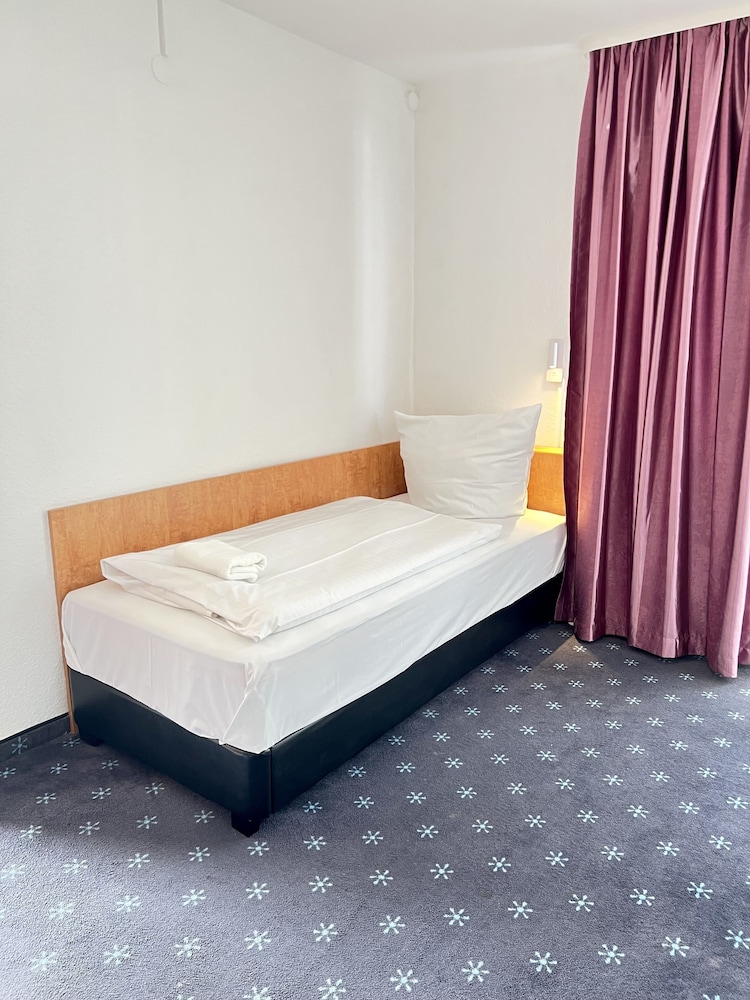 Hotel Neo Cologne Bonn Airport — Roesrath — photo 5
