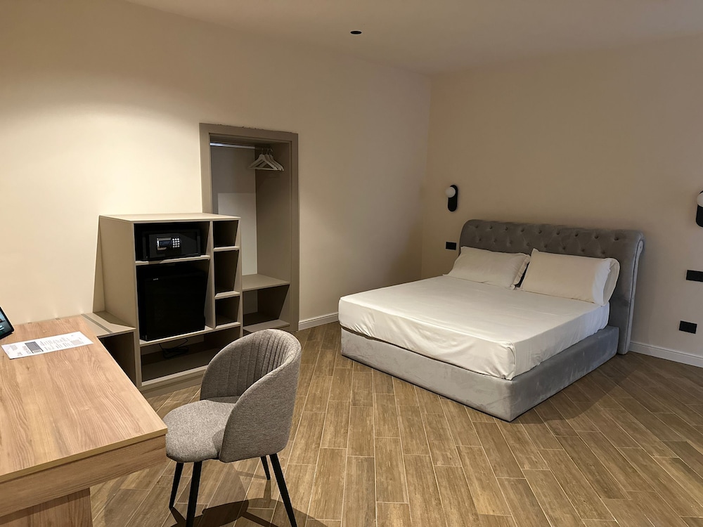 Maison Toledo Boutique Suites — 4-Star Luxury Hotel in Naples, Italy