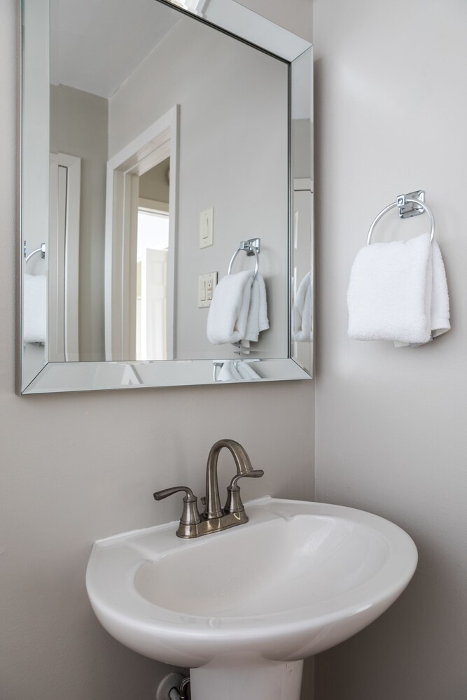 Exquisite Bywater Suites by Sonder - photo 11