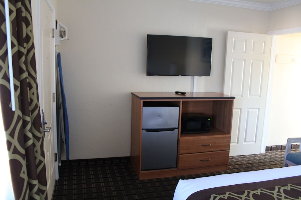 Riverside Inn & Suites Santa Cruz - photo 22